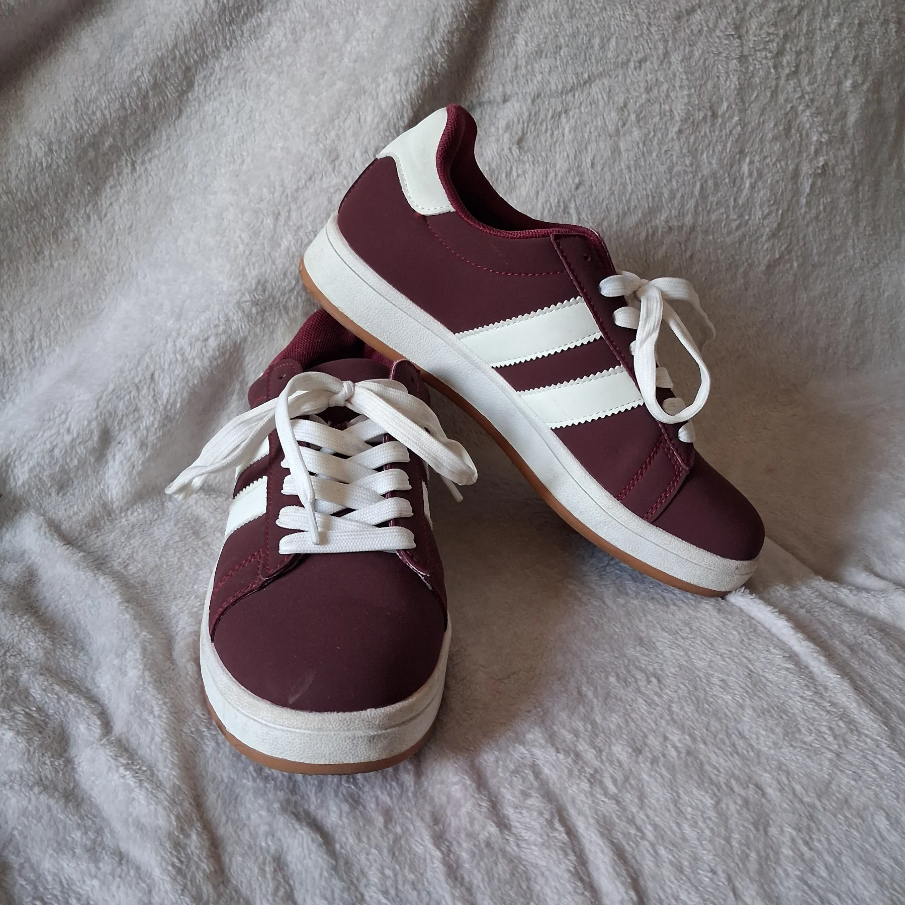 Women's Burgundy Low Top Trainers White Stripes Gum Sole UK 7 EU 40
