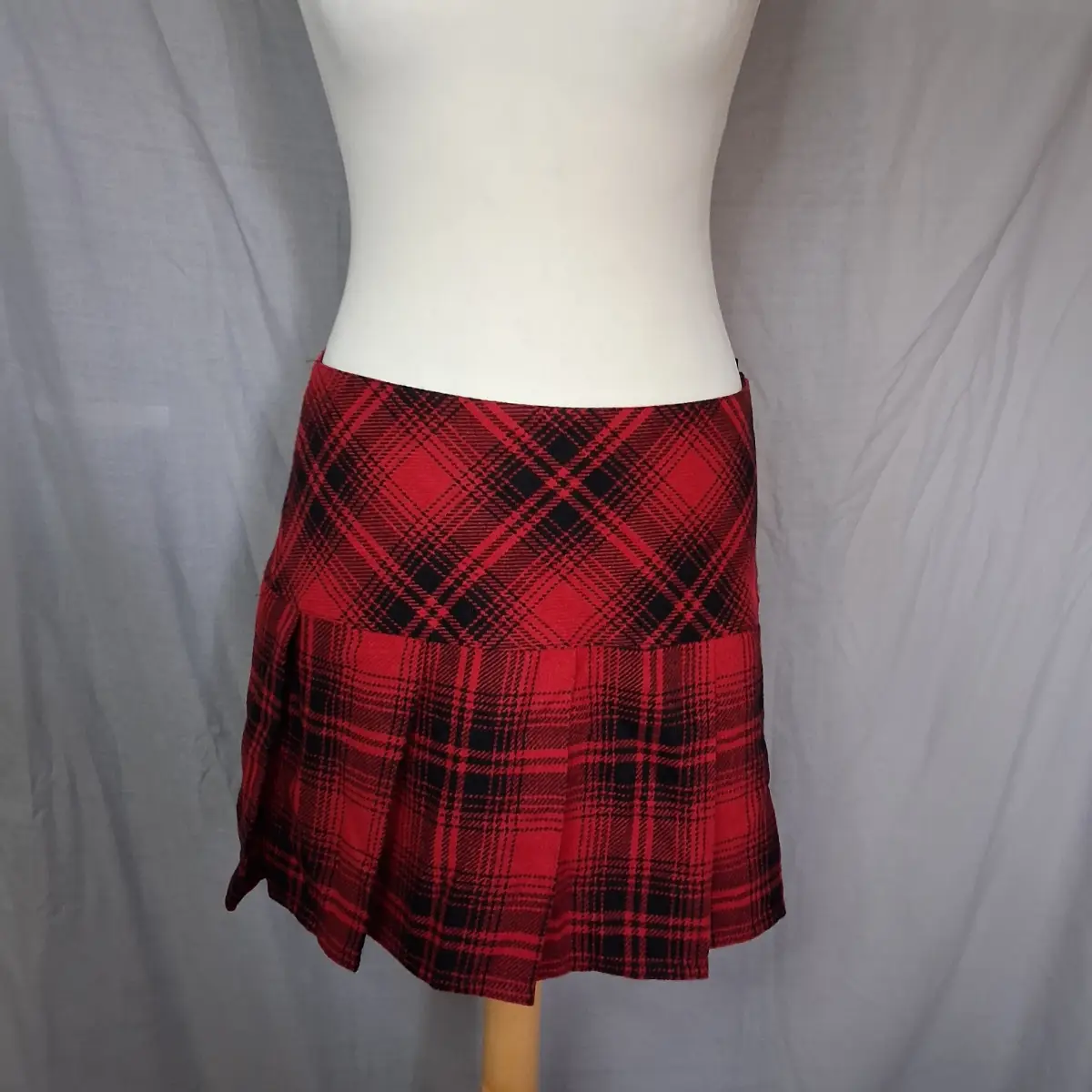 H&M Red & Black Tartan Pleated Mini Skirt | Wool Blend Plaid Kilt | UK 12 / M