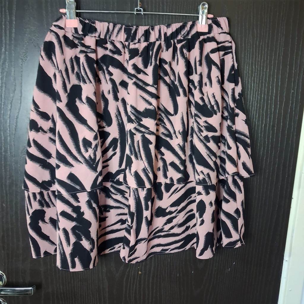 ​Papaya Pink & Black Abstract Animal Print Tiered Mini Skirt - Size 16