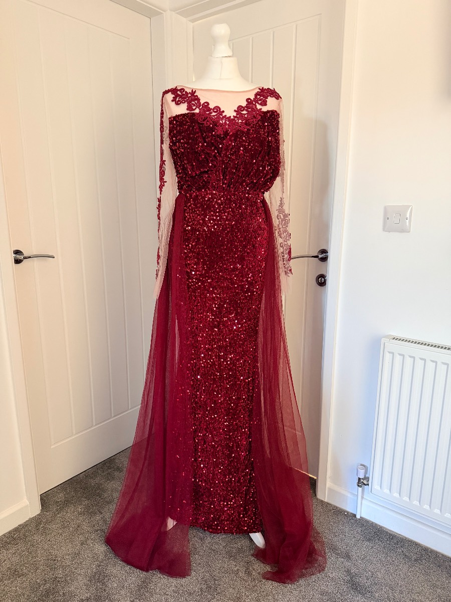 Faeriesty Elegant Long Dress Size 14-16 Burgundy Sequinned Women’s Evening/Occasion