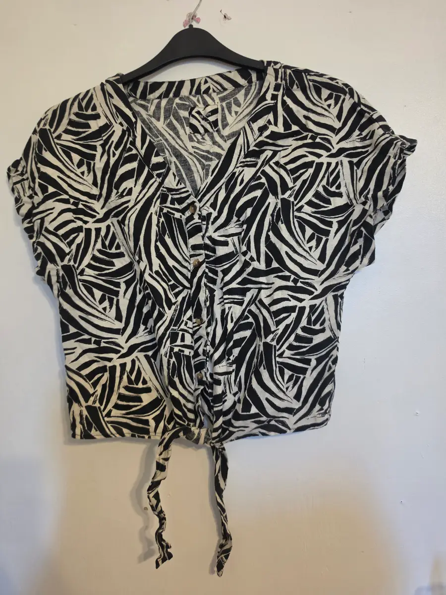 100 % linen black and white tie blouse size 12