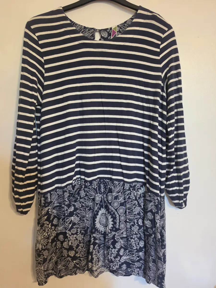 Weird fish ladies tunic top with pockets size 14.