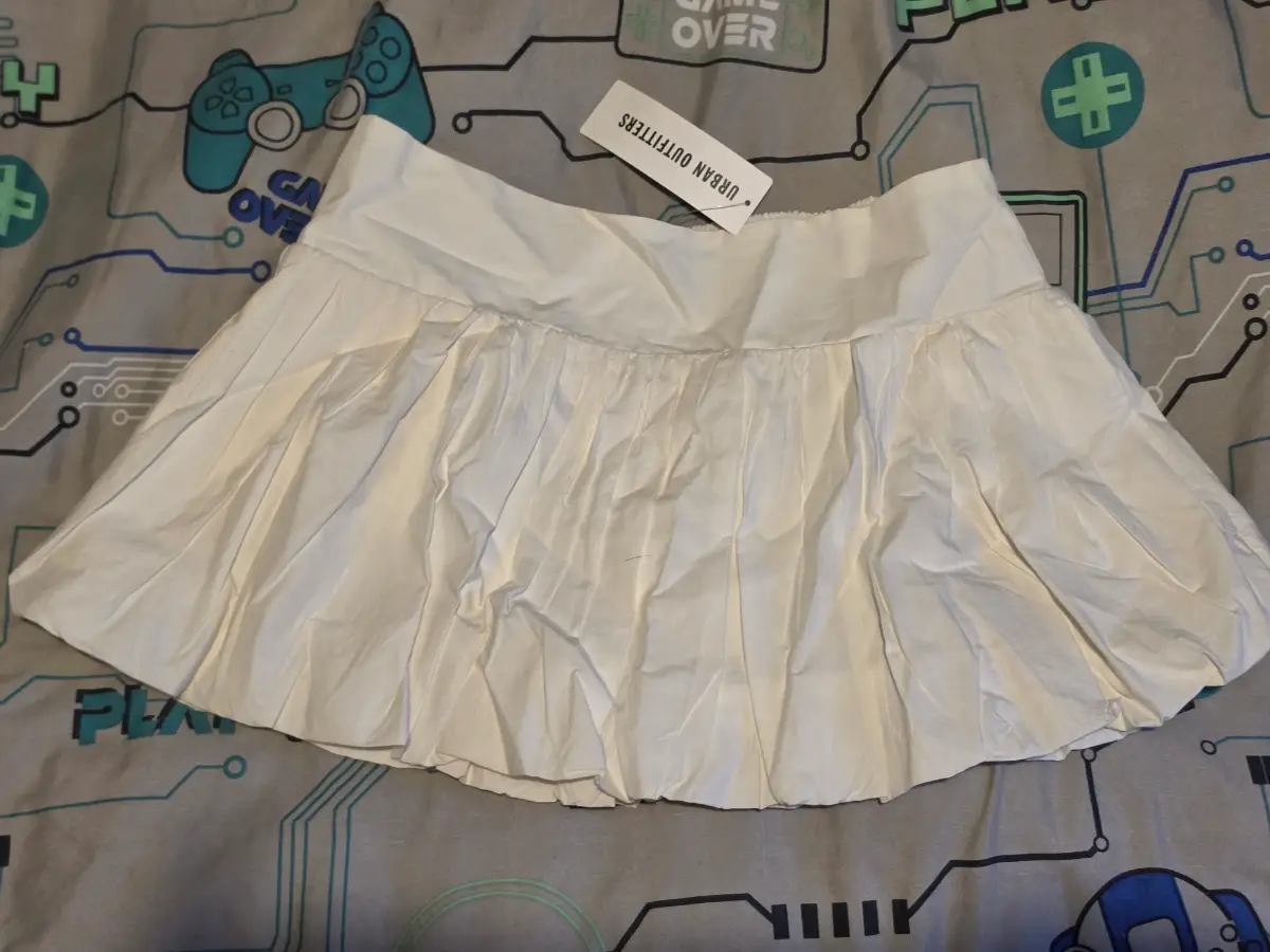 Urban outfitters mini White bubble skirt with pockets size m
