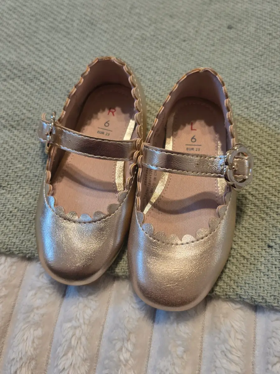 marks and spencers young girls gold mary jane type shoes size 6