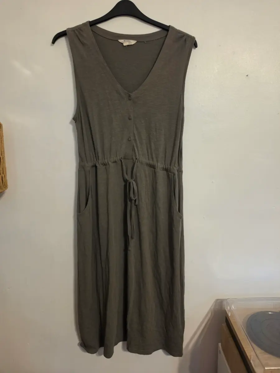 Cotton blend khaki mountain warehouse dress with pockets size 16.