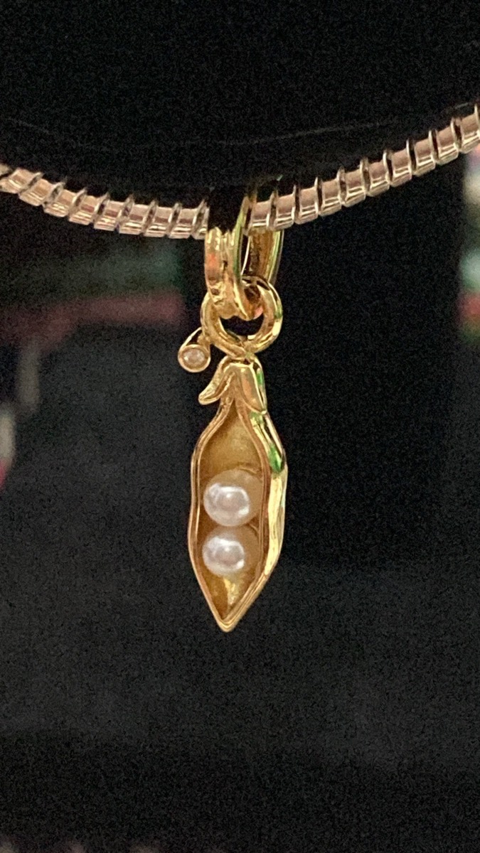 S925 gold pearl peas in a pod charm