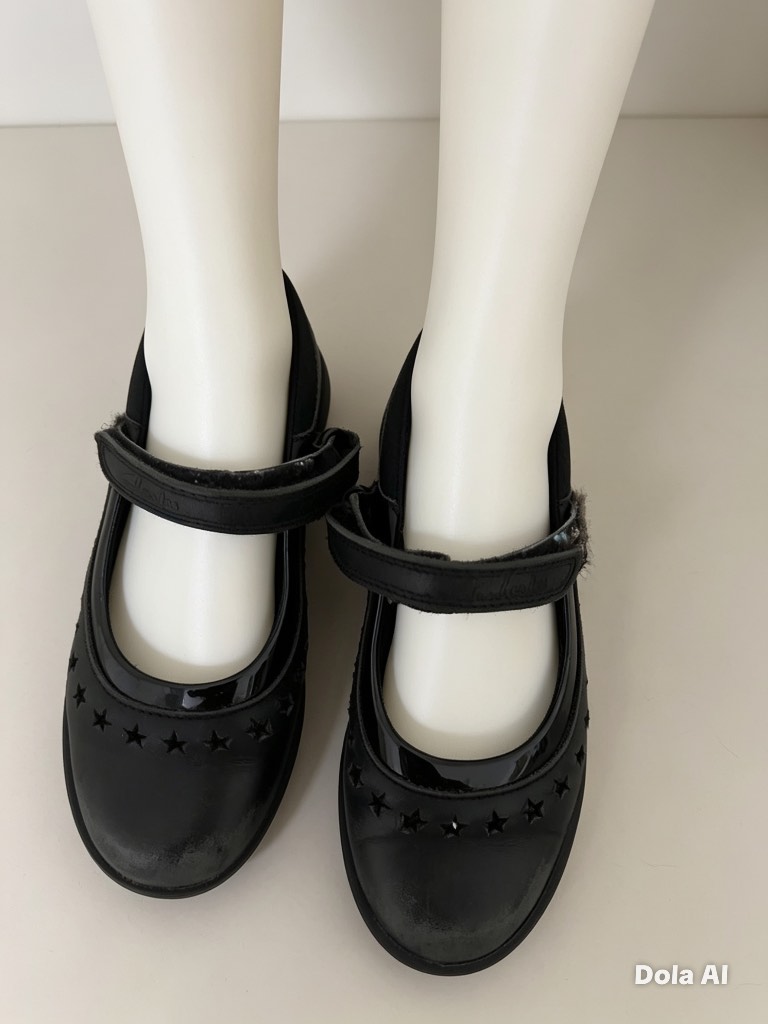 Clarks Black Leather School Shoes – Size 10F – Good Used Condition