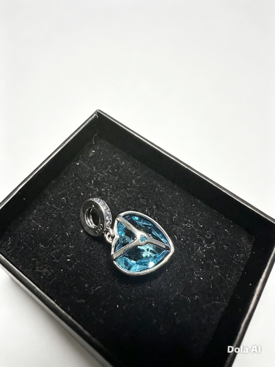 S925 Sterling Silver Blue Crystal Heart Charm – New & Unused