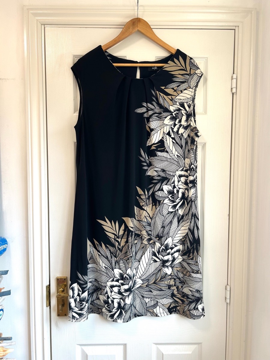 NWOT Wallis Black & Cream Monochrome Floral Shift Dress - Size L