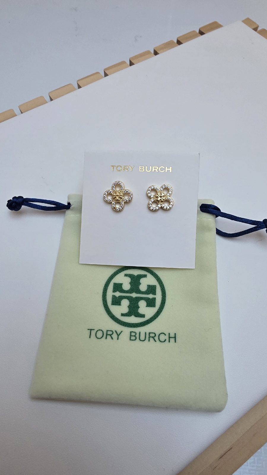 Tory burch clover flower stud earrings