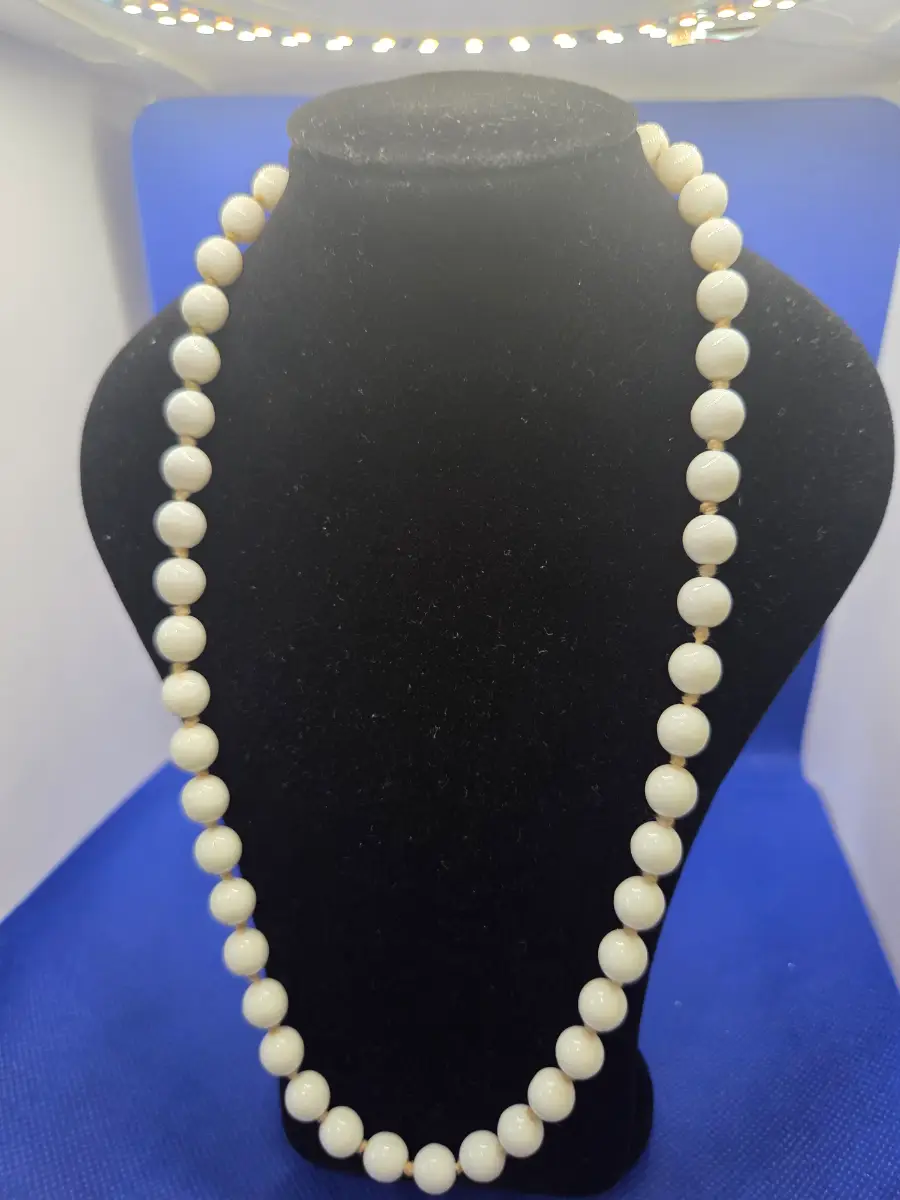 Classic Cream White Round Bead Necklace – Single Strand Knotted