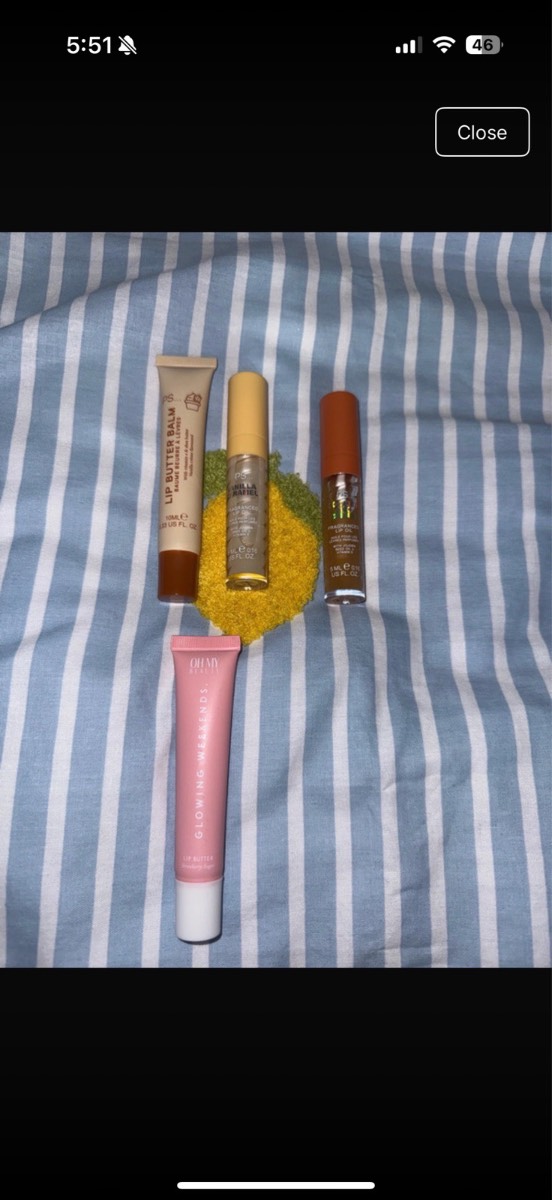 Bundle of lip gloss