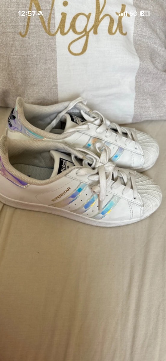 Adidas superstars