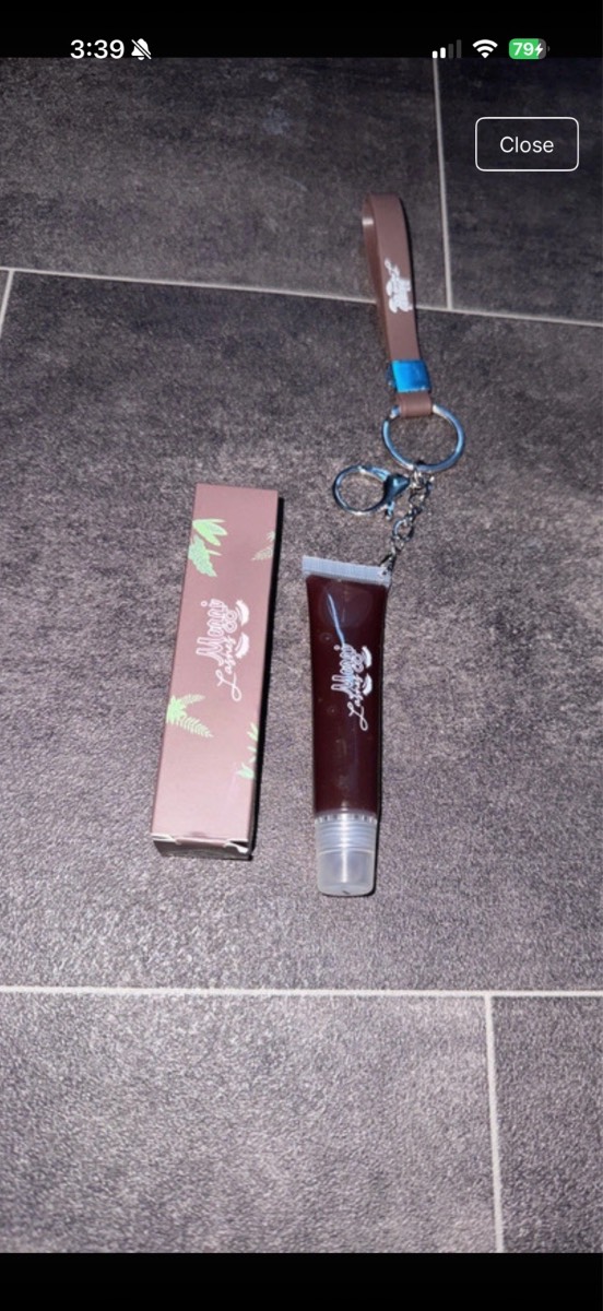 Meggi lashes lip gloss