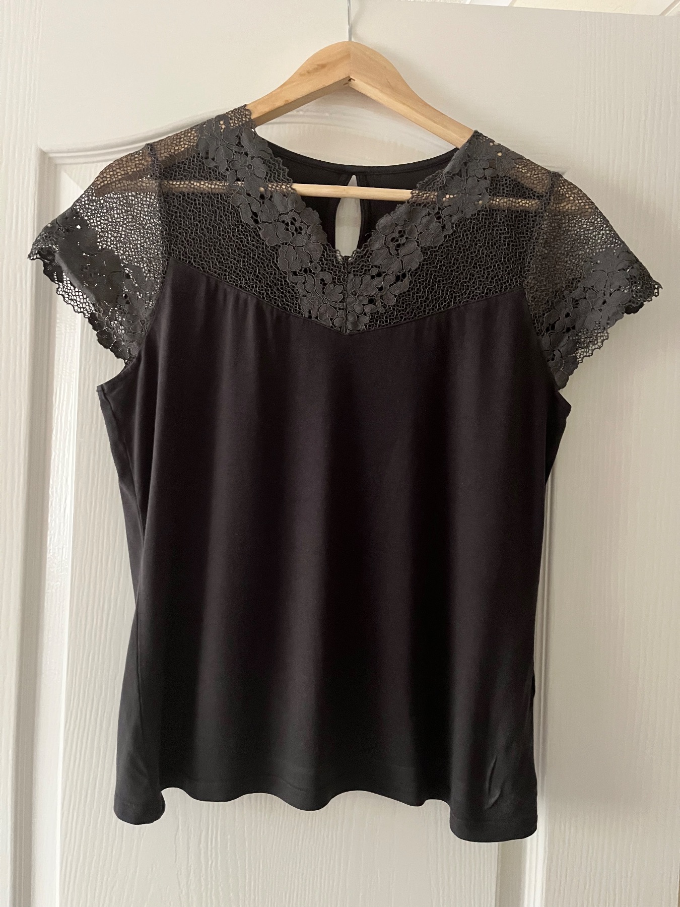 Captain Tortue Grey Lace Top Size 1 Floral Lace Short Sleeve Evening Party