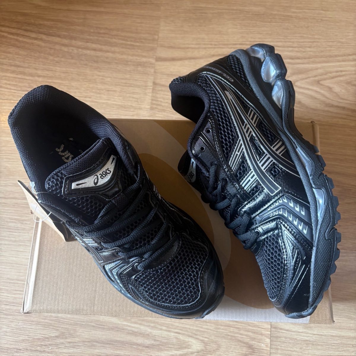 ascis gel-kayano 14 black and sliver