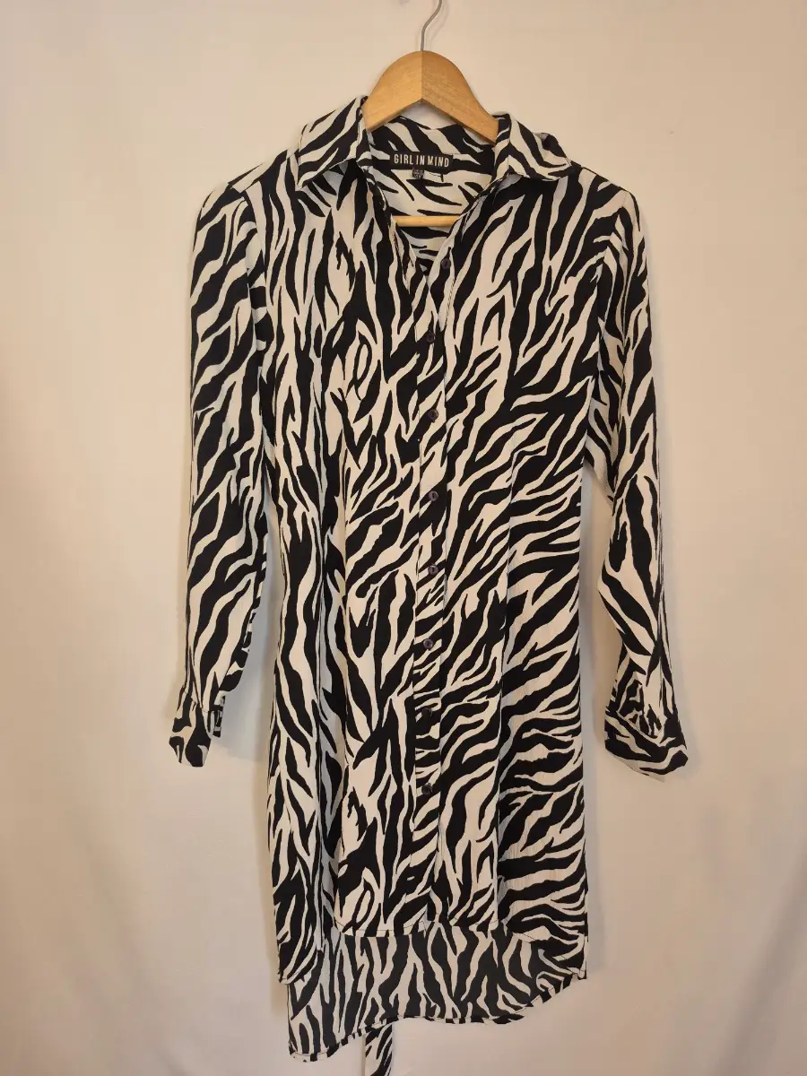 Girl In Mind Size 12 Black White Zebra Print Shirt Dress FN2
