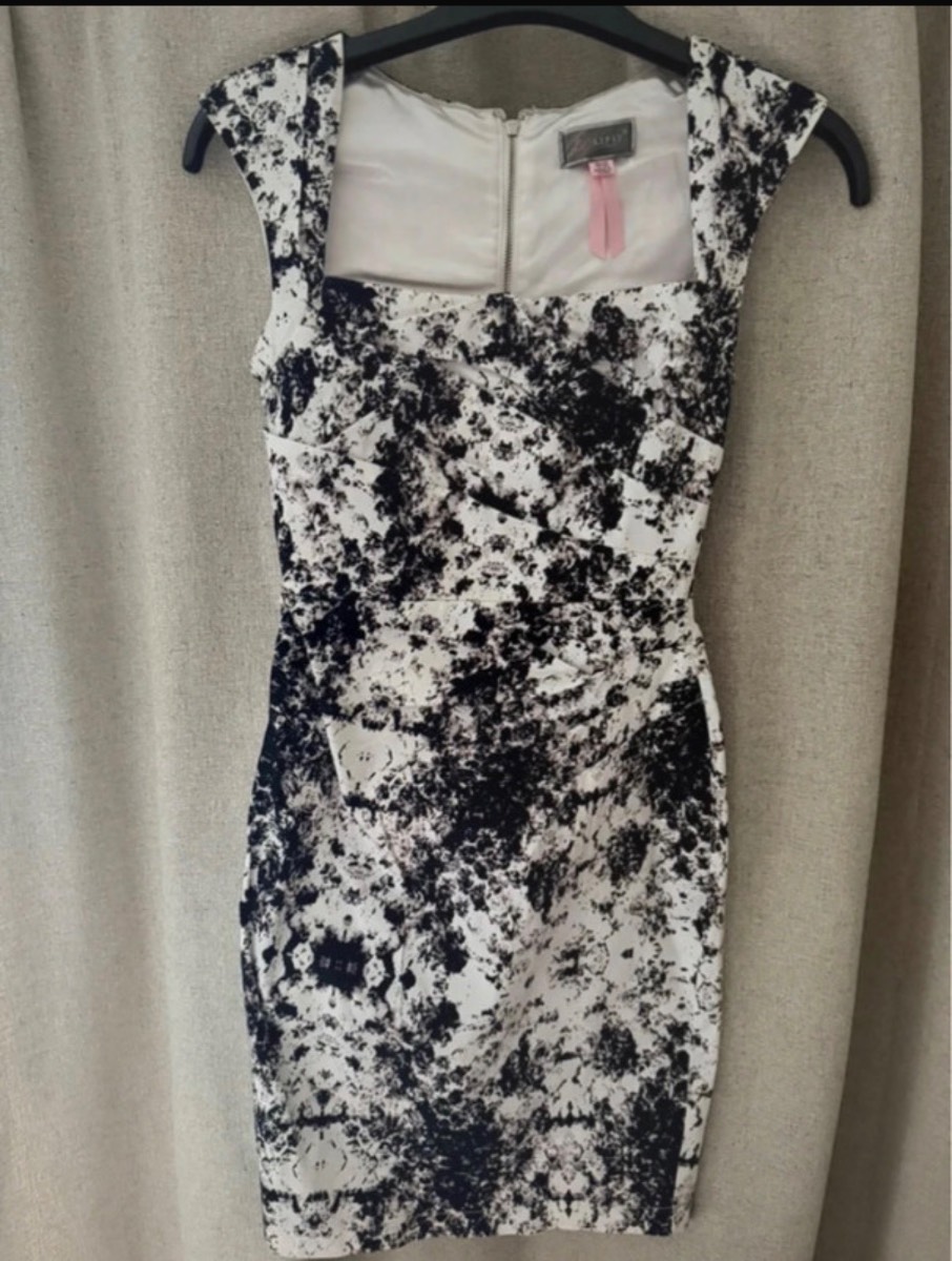 Lipsy Black & White Floral Bodycon Mini Dress Size 6