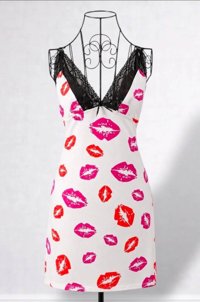 New Women's Lip Print Lace Nightdress - Size XL