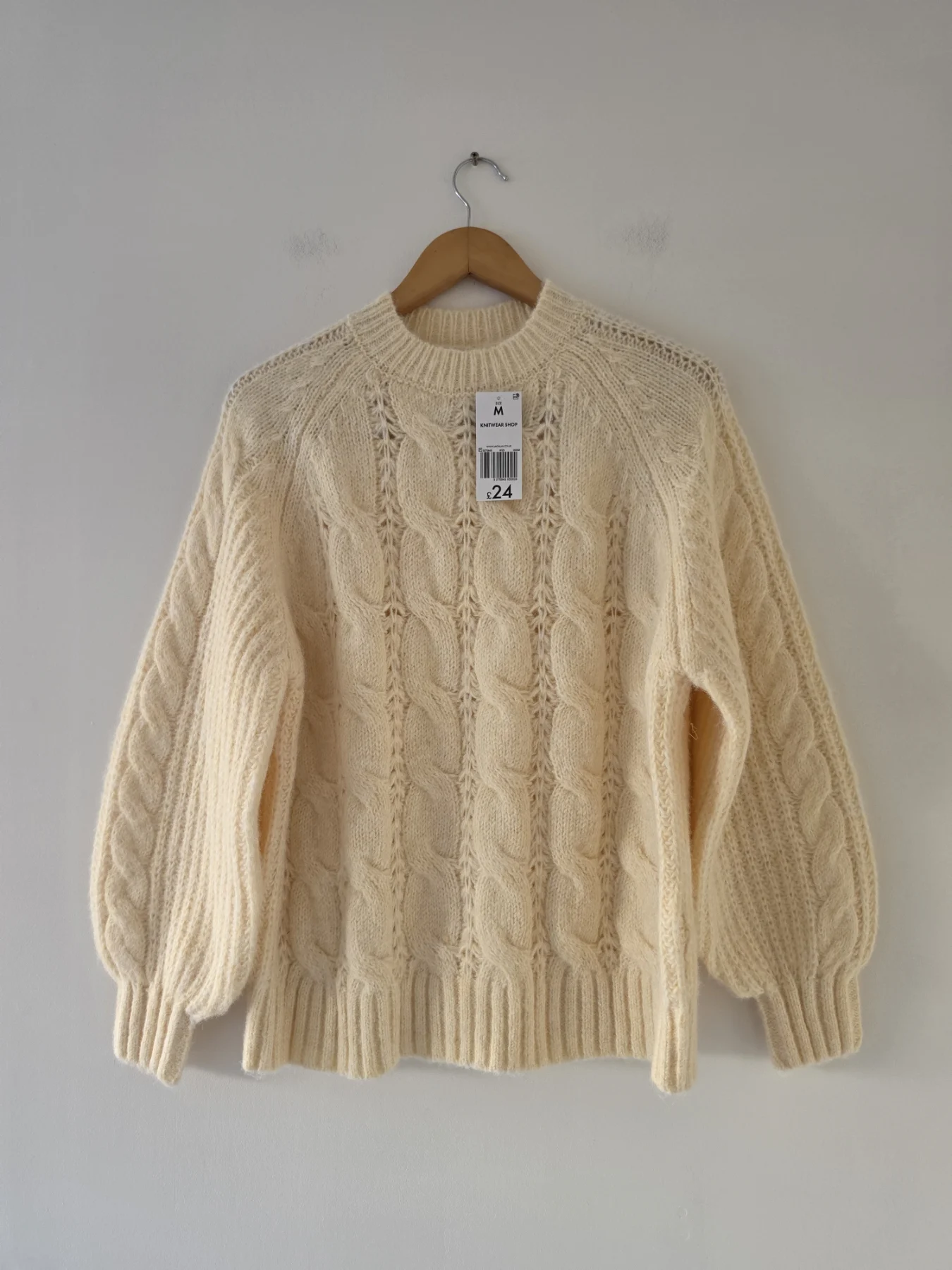 Woman's cream cable knit jumper size M. 12-14. Brand new
