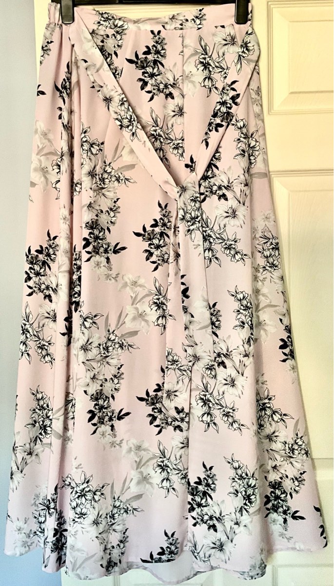 Pale pink monochrome floral maxi skirt with tie waist size 12 in VGC