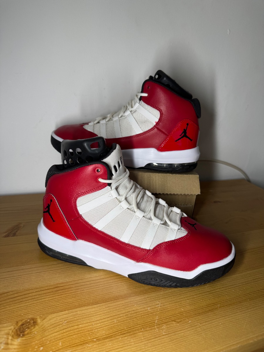 Jordan Max Aura - UK 6