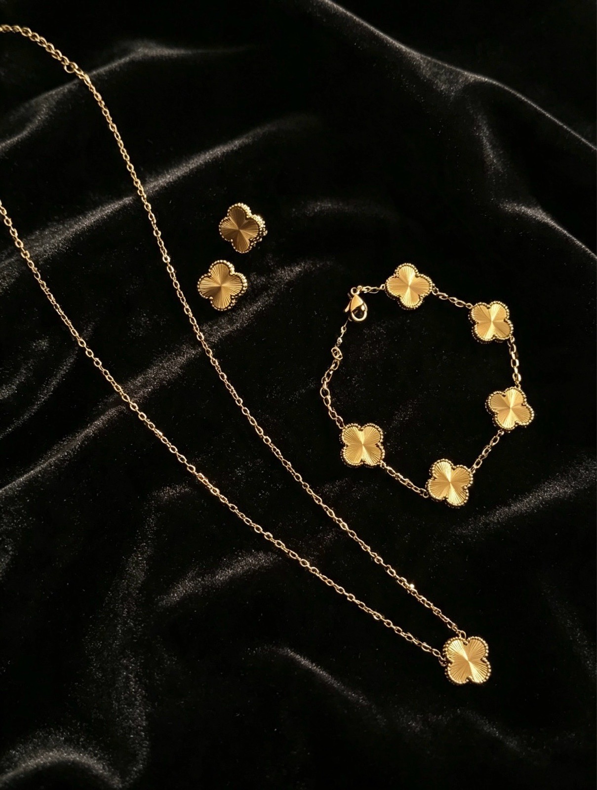 Premium quality 18k gold plated clover jewellery