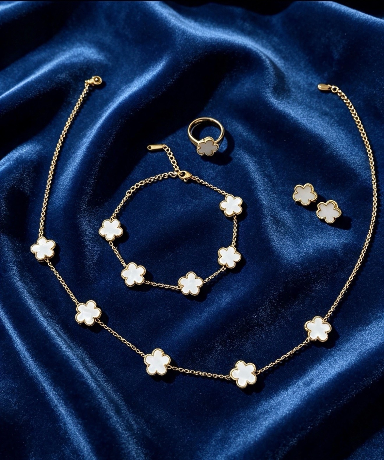 Premium PVD 18k gold plated clover jewellery