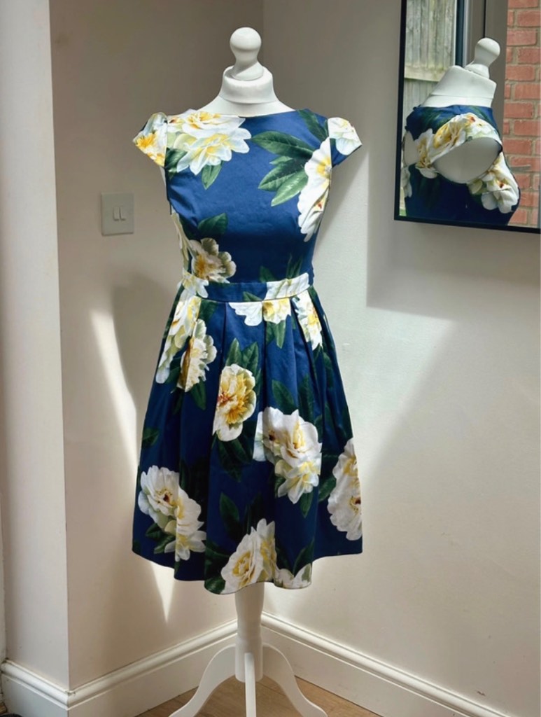 Stunning Dorothy Perkins Navy Floral Occasion Dress - size 10