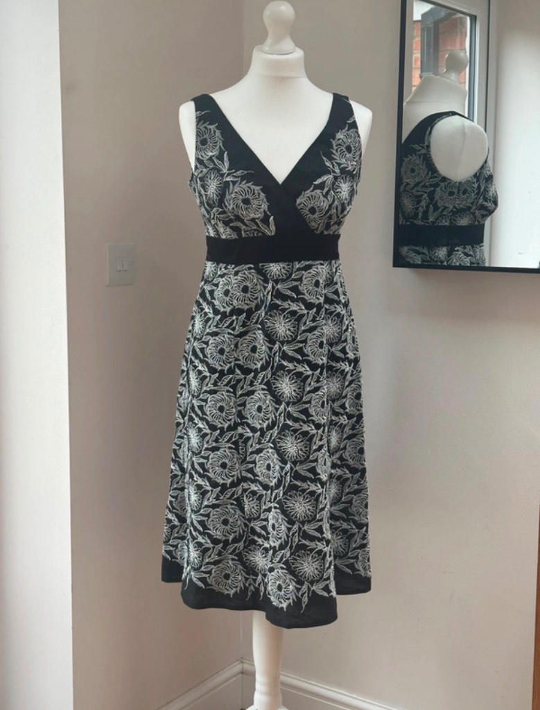 Monsoon Petite Black & Ivory Embroidered Linen Occasion Dress Silk Trim -size 10