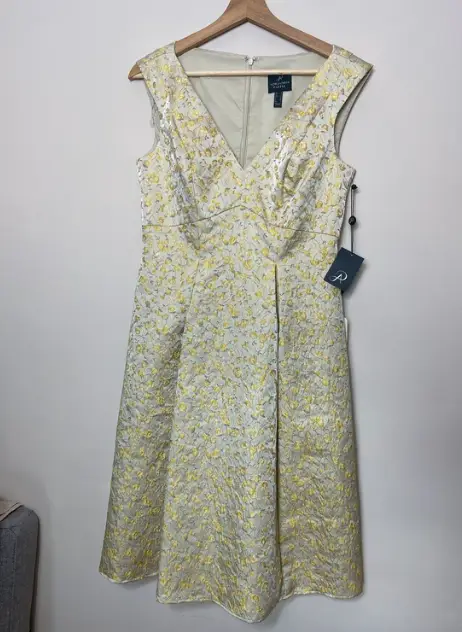 Adrianna Papell jacquard pleated fit and flare knee length yellow floral dress size 8 BNWT