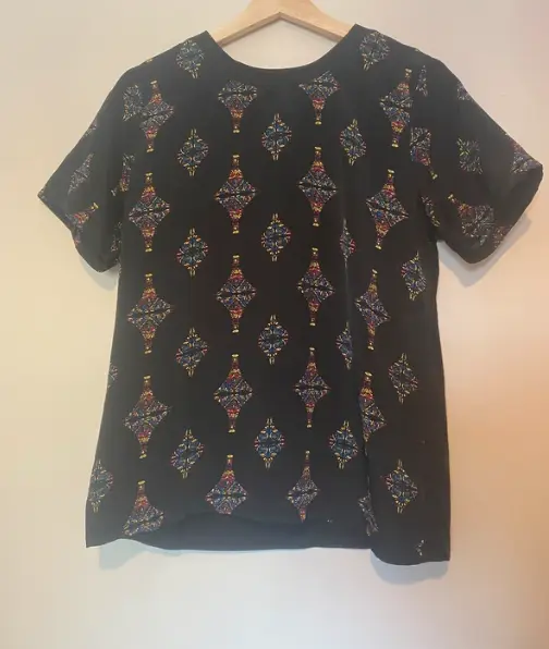 Bimba Y Lola short sleeve satin front stained glass print top size small