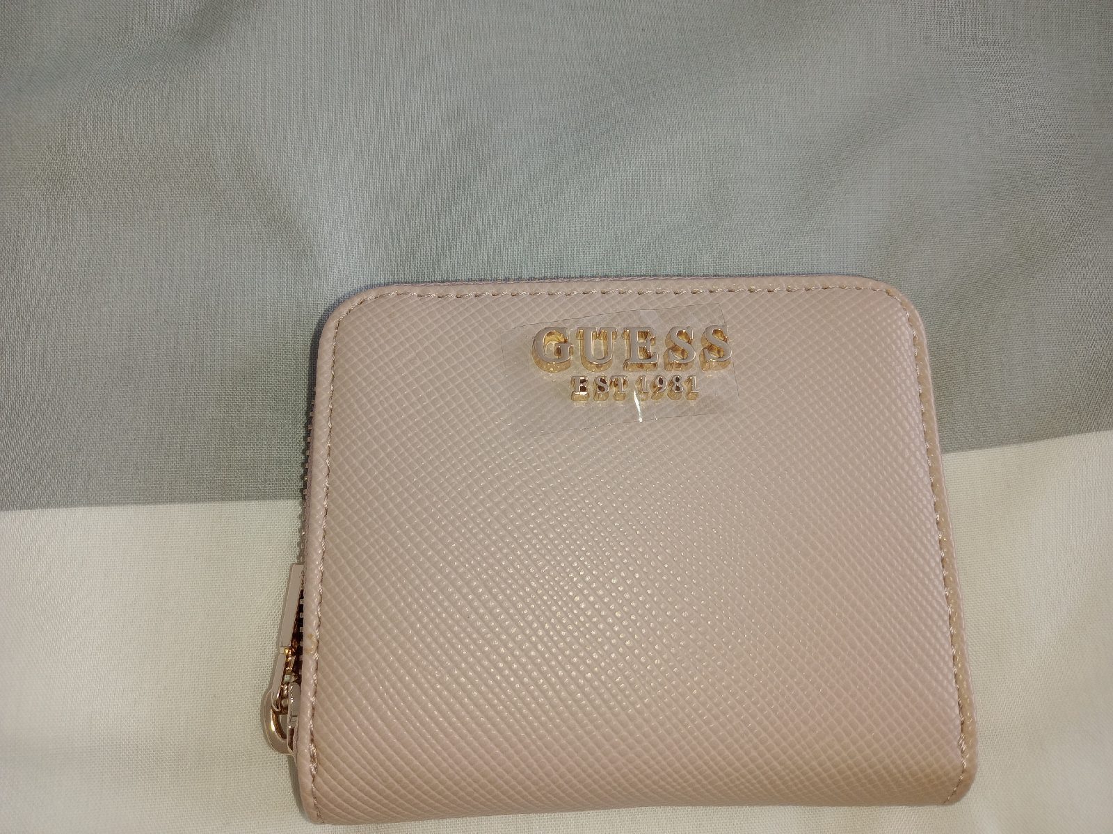 Guess ladies cream bi fold credit card wallet