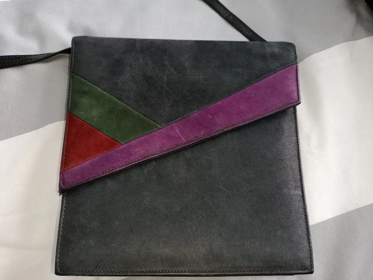 Ladies vintage 80s black leather shoulder bag handbag red purple diagonal stripes