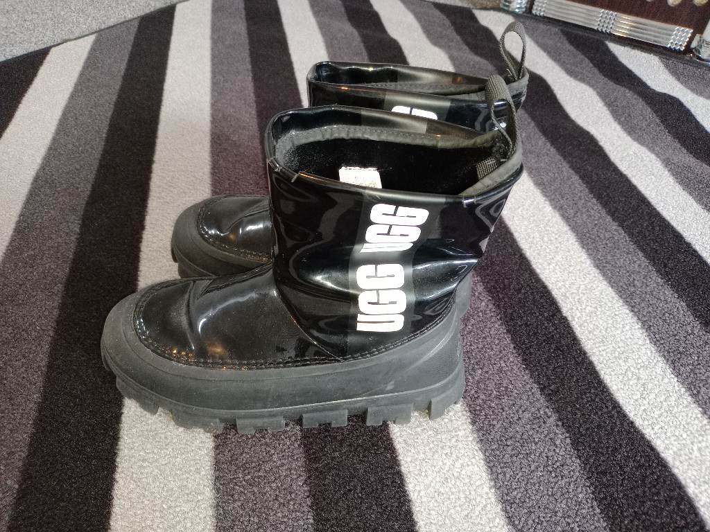 Ugg ladies black waterproof boots size 3 fur lined