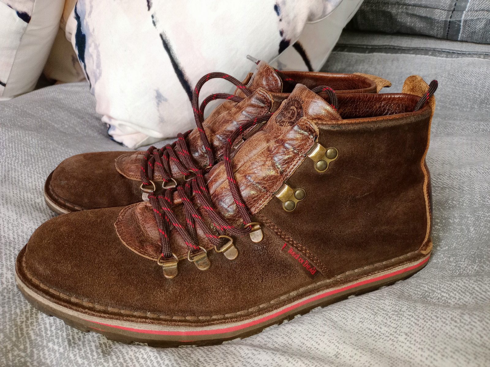 Red or dead mens brown leather dessert boots size 9