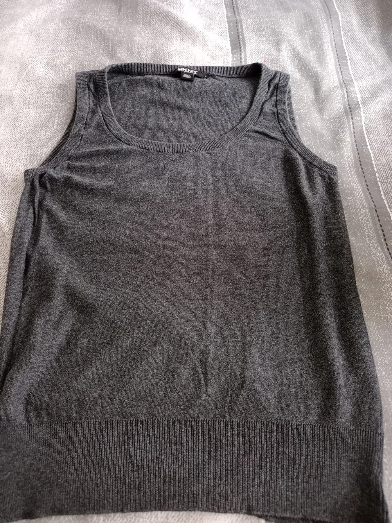 DKNY mens silk cashmere knitted vest L
