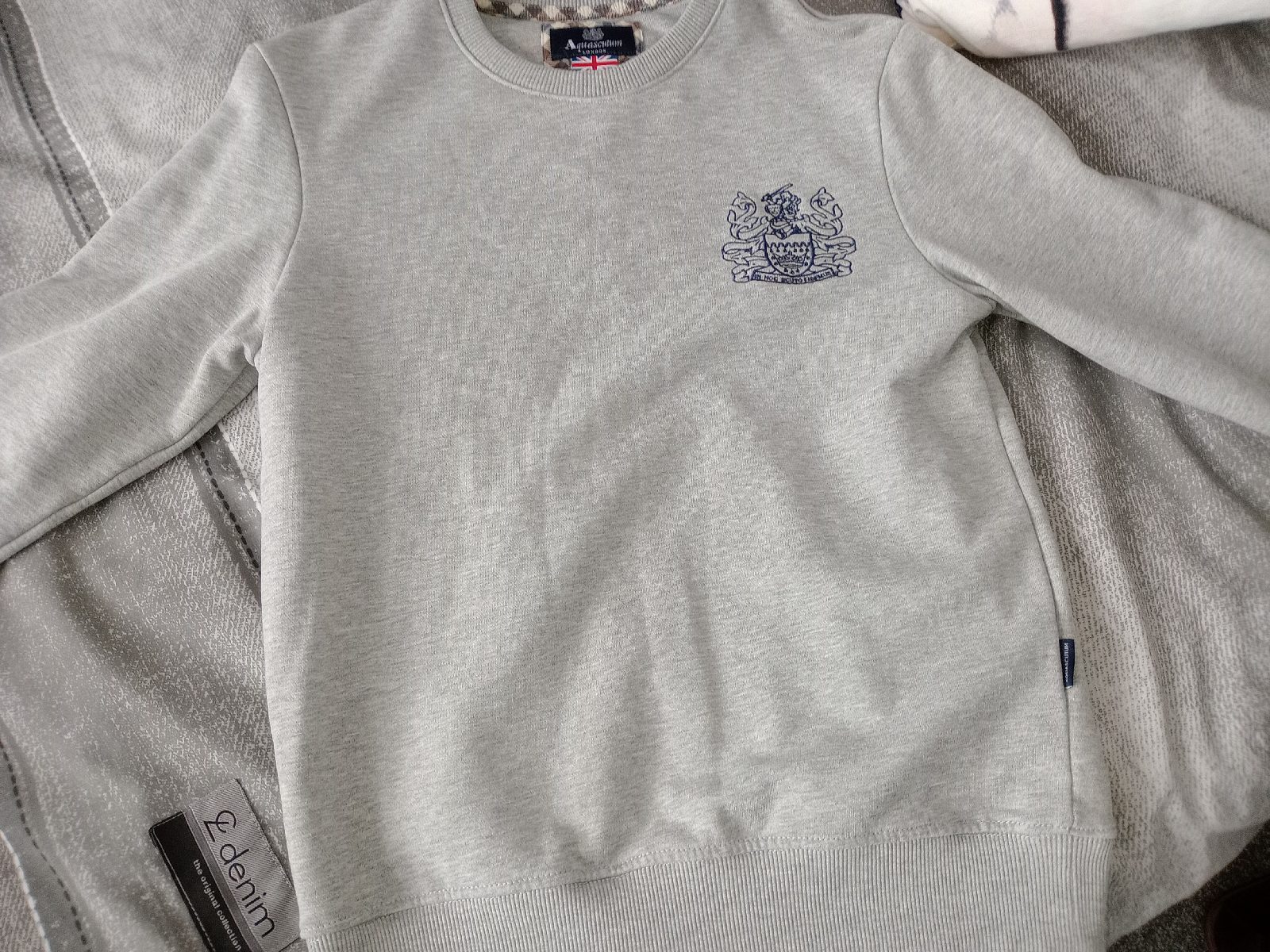 Aquascutum mens grey sweatshirt S checked elbows