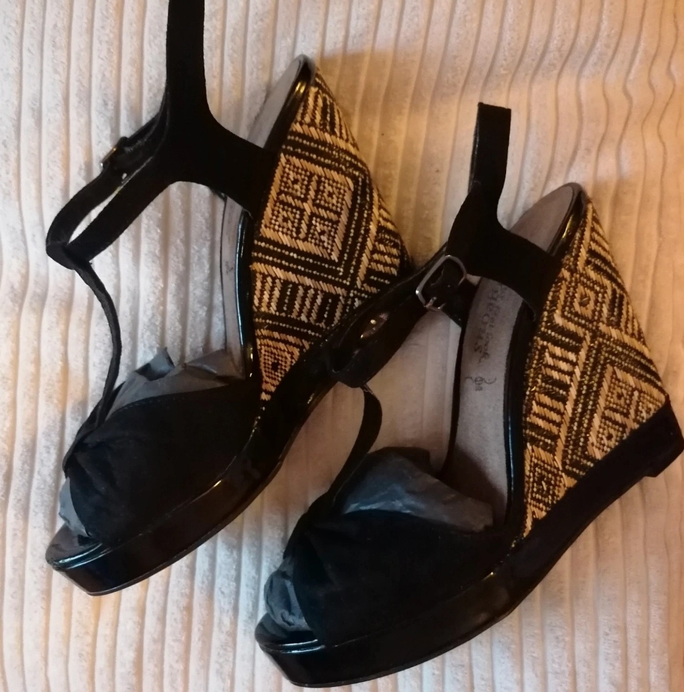Black wedge sandals size UK 5 New Look in great condition