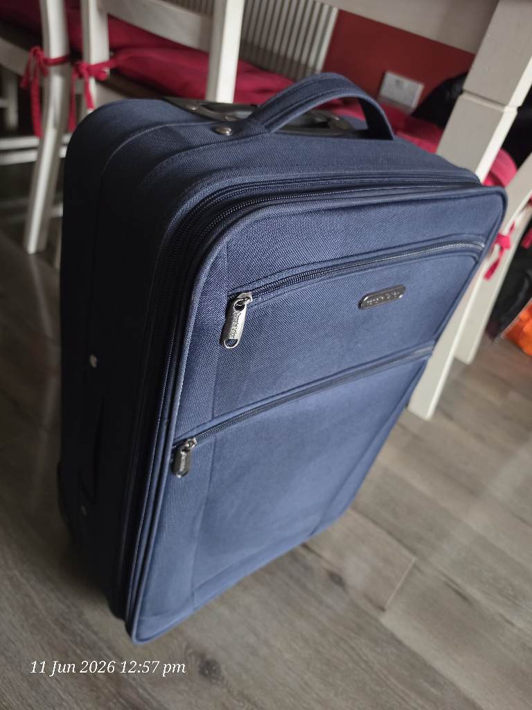 Navy colour suitcase,56x38x20cm
