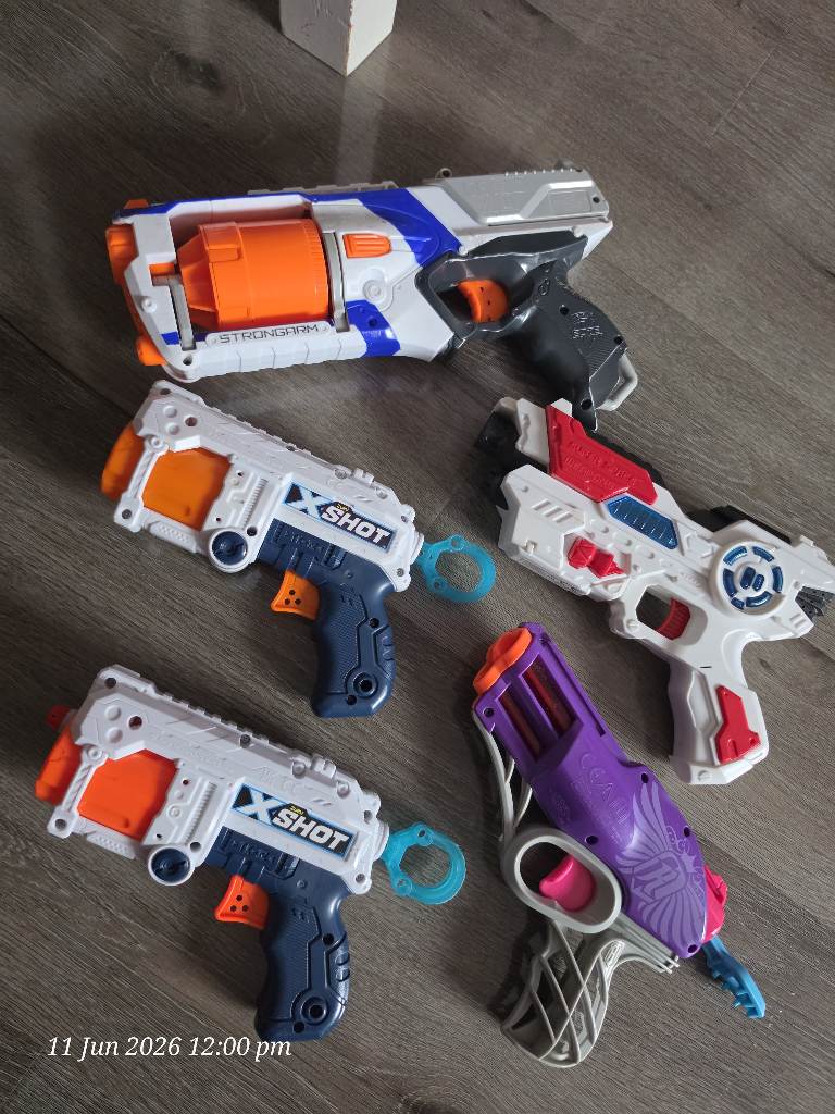 Bundle of play guns