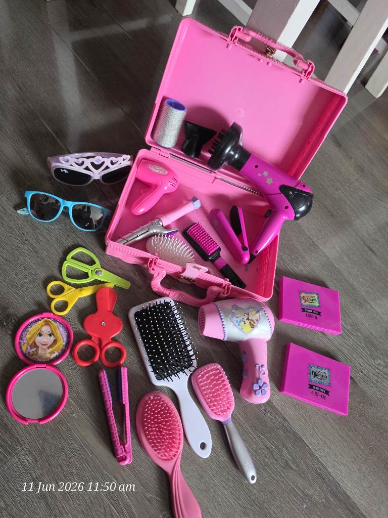 Large bundle of girls beauty items