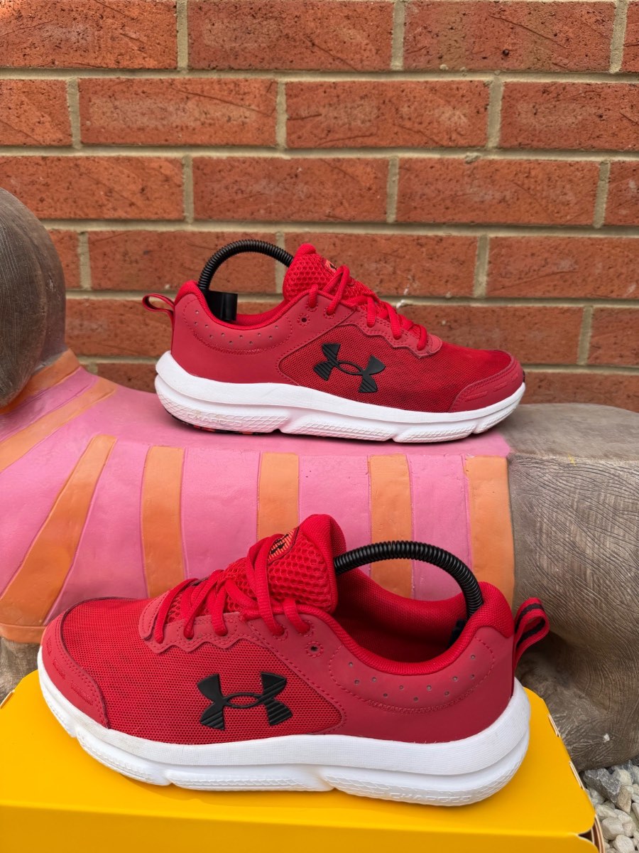 Under Armour Charged Red Black Running Trainers UK Size 6.5