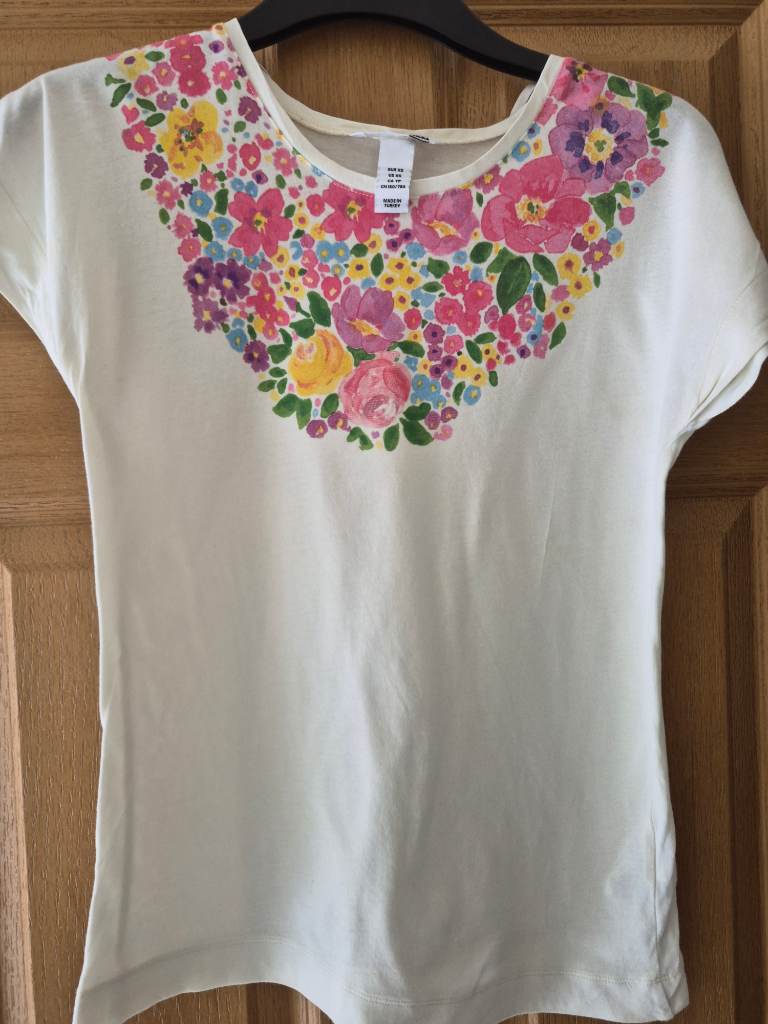 H&M cream floral t shirt size XS
