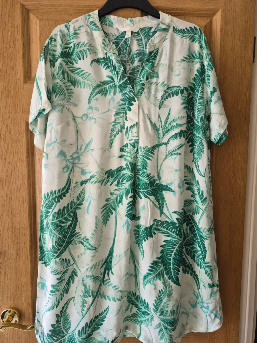 H&M green leaves pattern dress