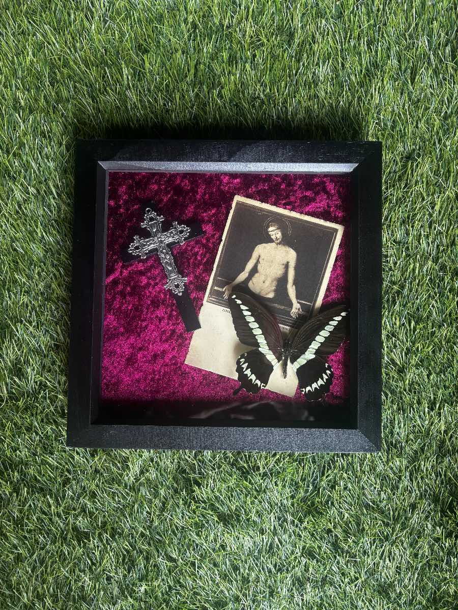 Gothic style box frame