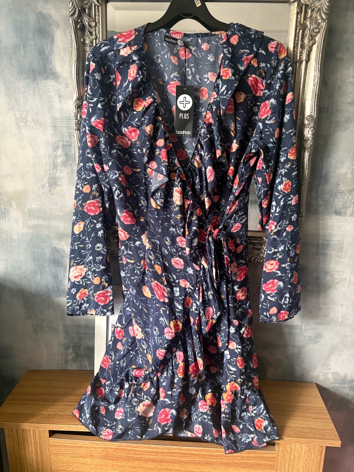 Ladies boohoo plus dress size 26 , new with tags