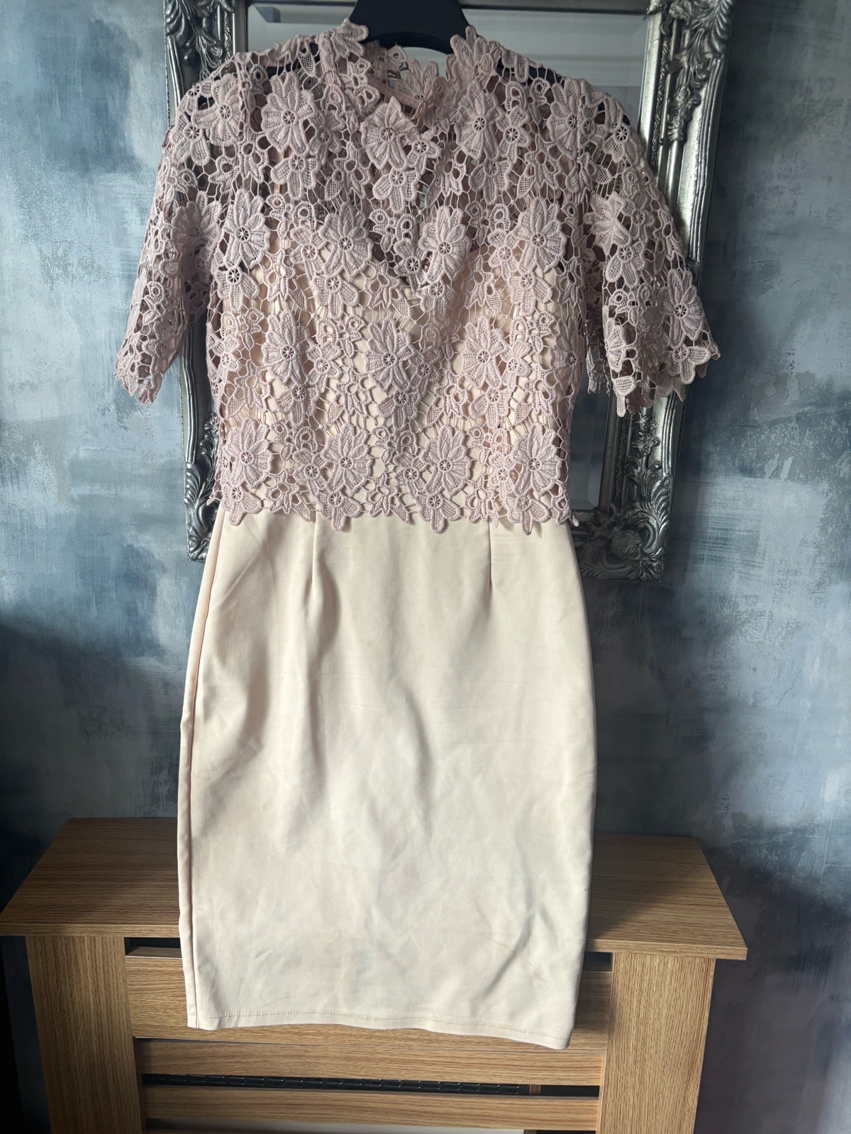 Ladies dress   Size 12 very good condition , midi