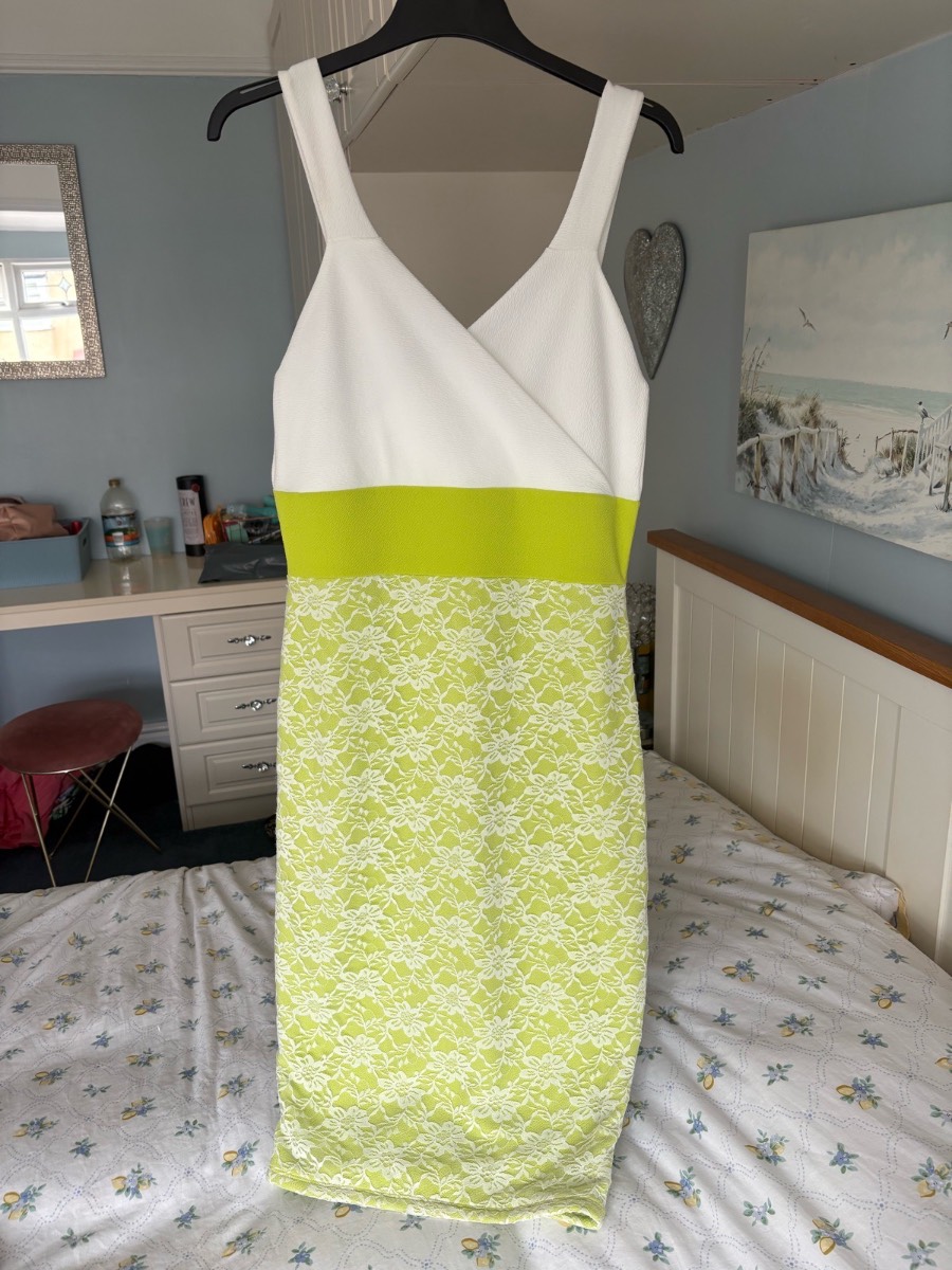 Ladies dress size large honor gold , new with tags