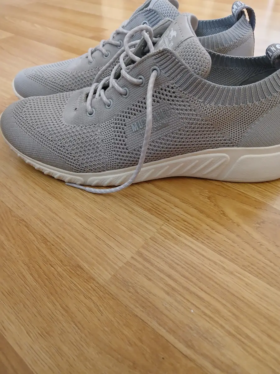 Mustang woman trainers